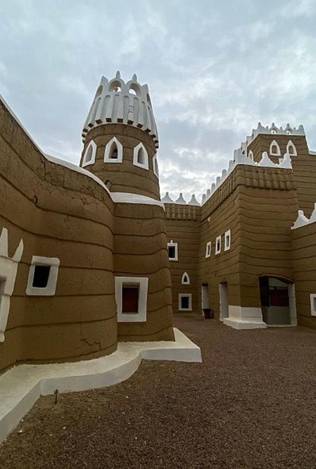 قصر الإمارة التاريخي بنجران.. وجهة تراثية ساحرة وشاهد على أمجاد الأجداد - المصدر واس 