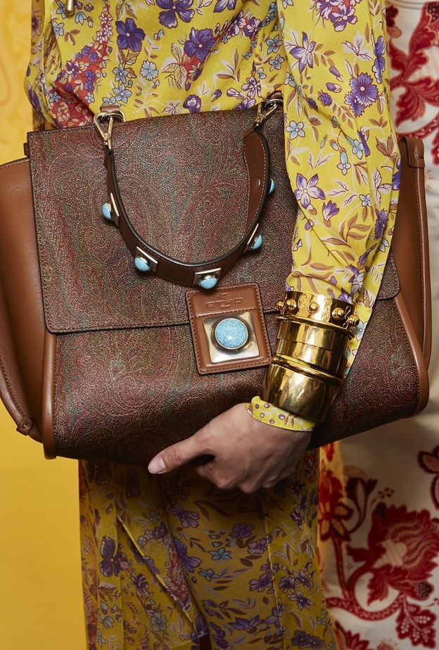 موديلات حقائب بنية مميّزة ولافتة من Etro