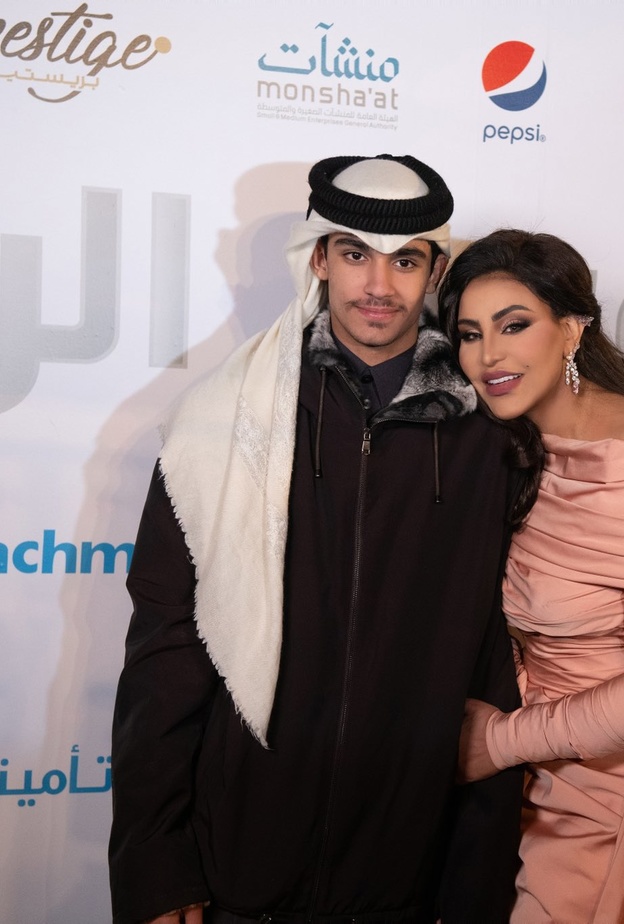 أحلام الشامسي وابنها فاهد