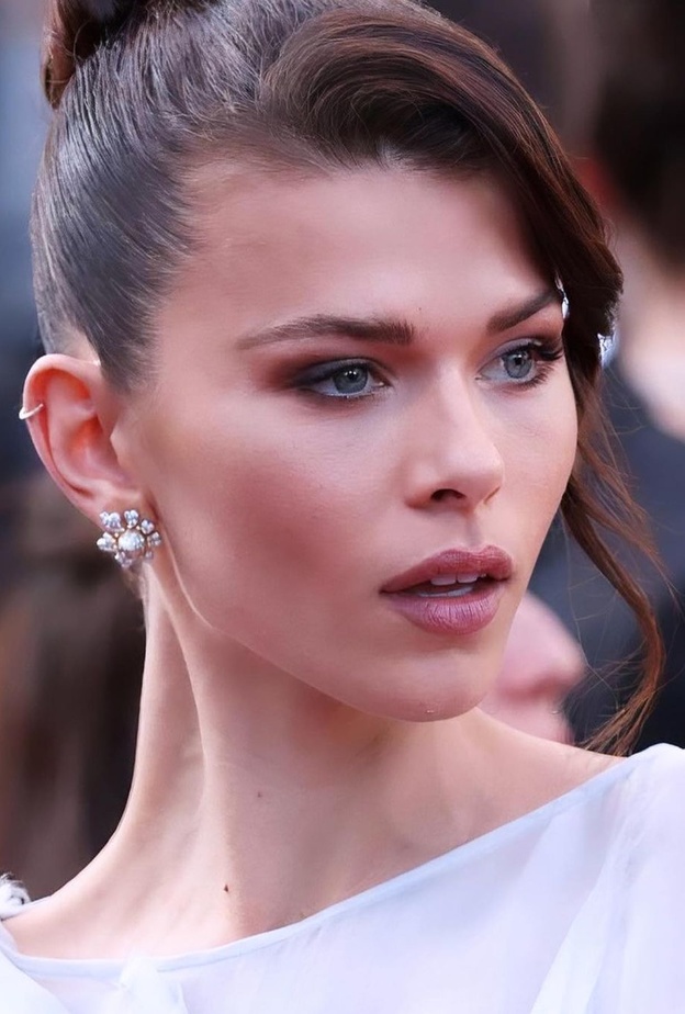 إطلالات جمالية جريئة عنوان اليوم العاشر من مهرجان كان 2022