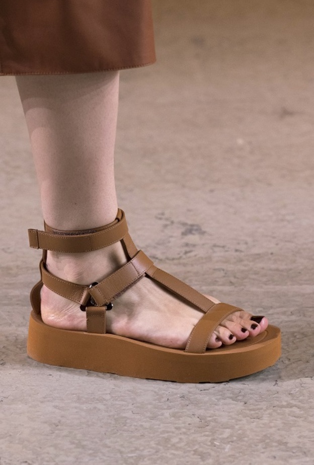 أحذية صيف 2022 مريحة بموديلات رائجة الصيف 2022 بأسلوب Hermes