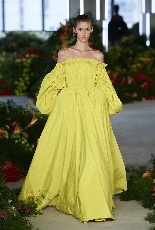 أجمل موديلات فساتين اوف شولدرز لمناسبات صيف 2022