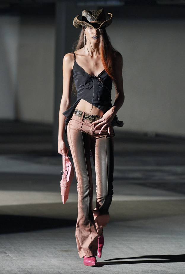 سروال بخصر منخفض من Anne Klein