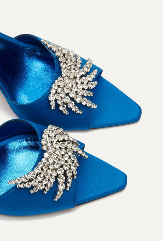 مجموعة PĪFERI الخامسة من الأحذية النباتية