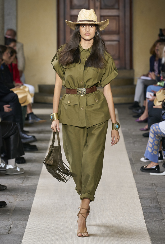 أفكار تنسيق ملابس باللون الزيتي موضة صيف 2022 لإطلالات عيد الفطر