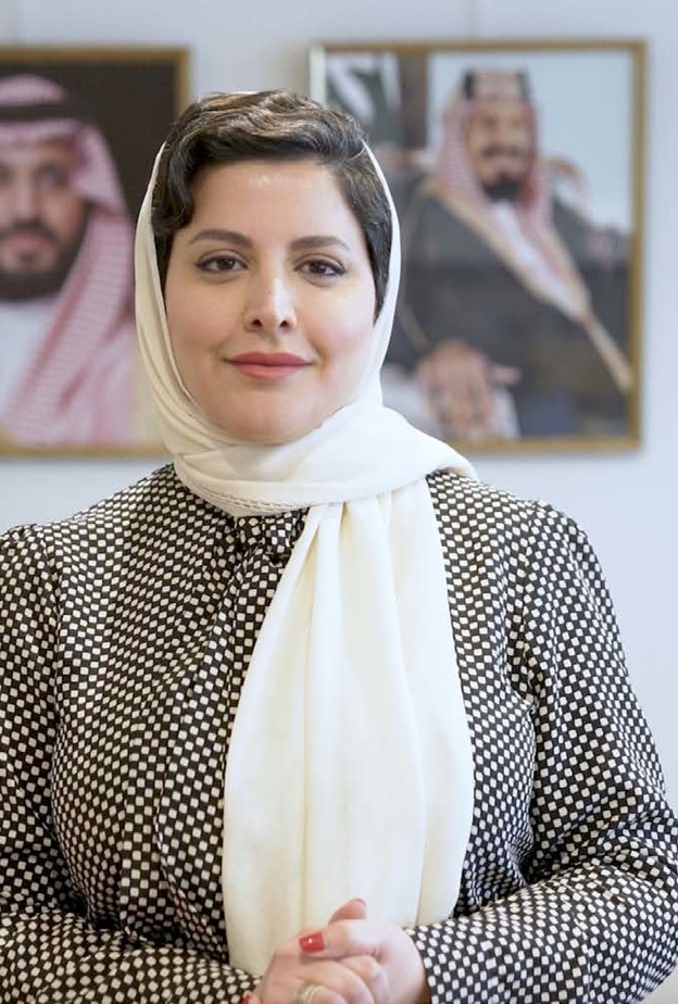 حوار مجلة "هي" مع الأميرة هيفاء آل مقرن مندوبة السعودية لدى "اليونيسكو"