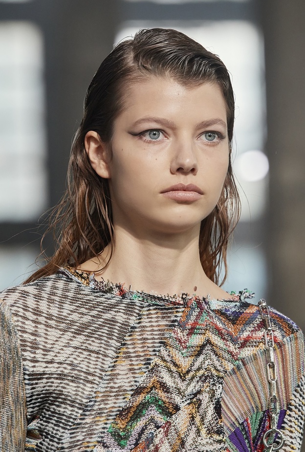 تسريحات الشعر المبلل لإطلالة صيفية لافتة في عيد الفطر 2022