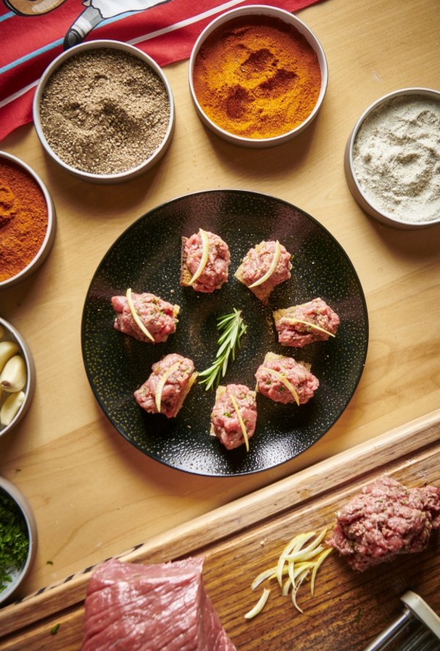 مطعم "كارنا باي داريو شيكيني" يطرح تشكيلة من الوجبات الخفيفة بدءًا من الساعة السادسة مساءً