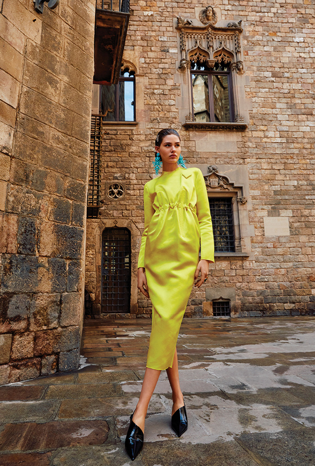 جلسة تصوير خاصة بـ "هي" بعنوان Barcelona