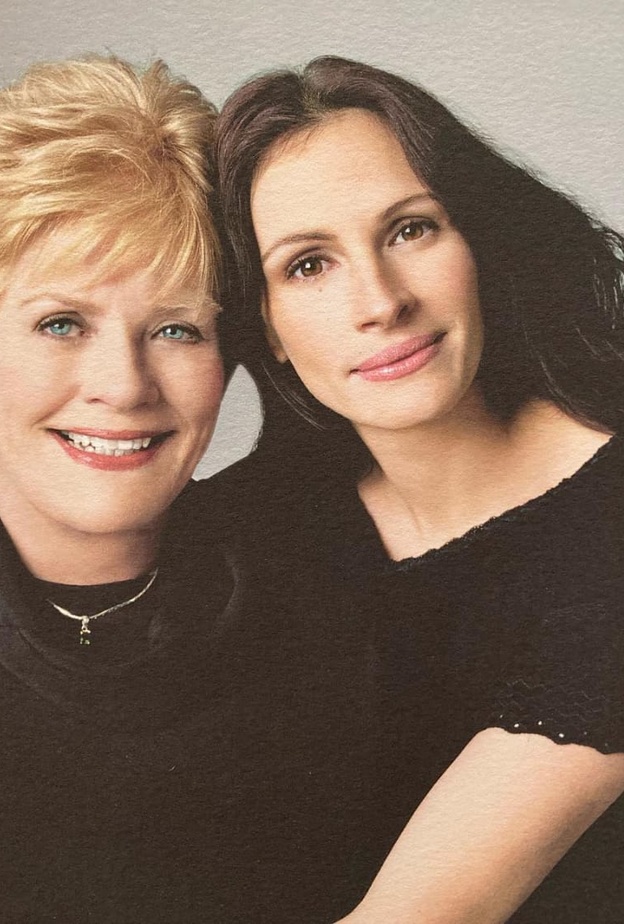 جوليا روبرتس ووالدتها