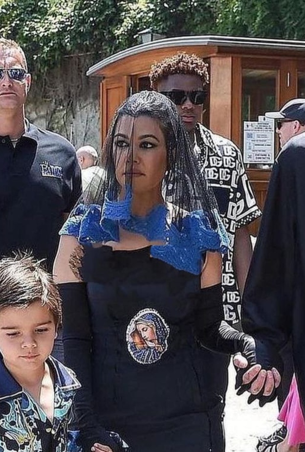 كورتني كارداشيان وترافيس باركر