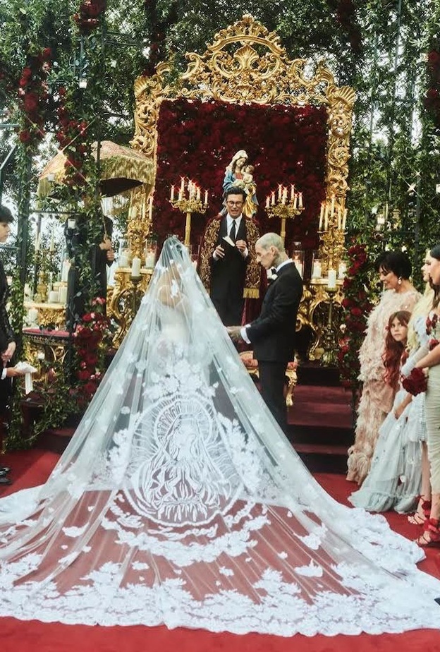 كورتني كارداشيان وترافيس باركر