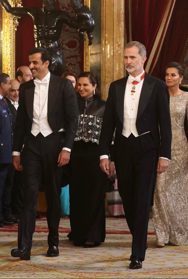 ملك وملكة إسبانيا يستضيفان حفل عشاء لأمير قطر وزوجته