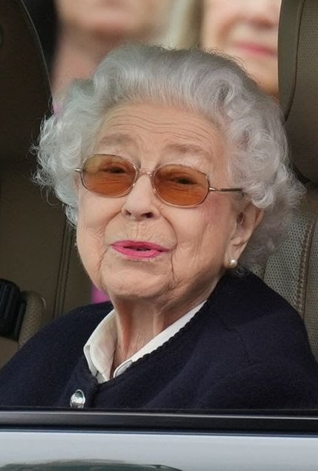 الملكة إليزابيث الثانية ملكة بريطانيا