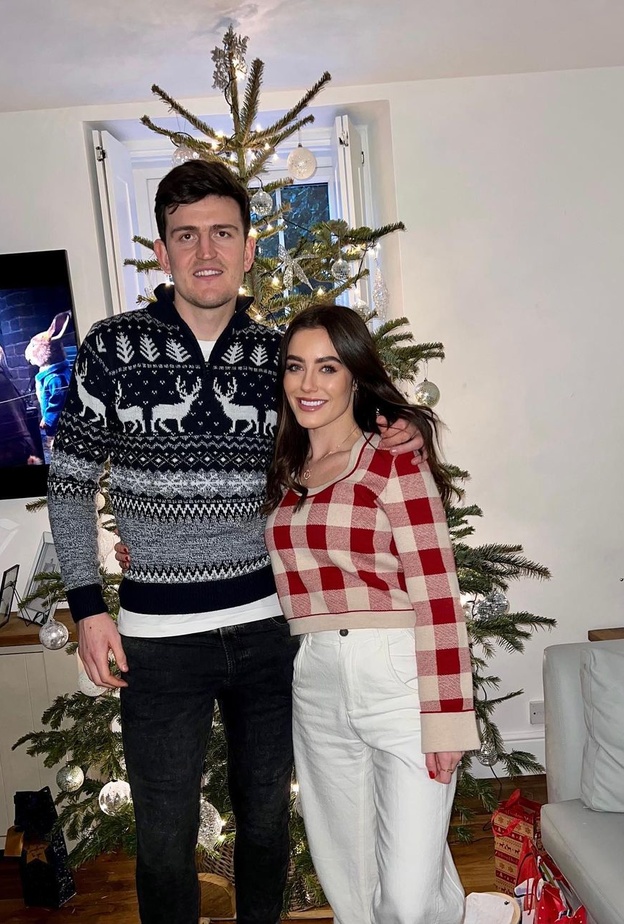 زفاف لاعب كرة القدم البريطاني هاري ماجواير وخطيبته فيرن هوكينز