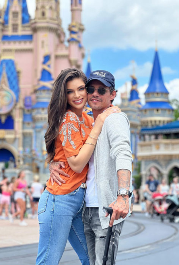 خطبة مارك أنتوني على ملكة جمال باراجواي ناديا فيريرا