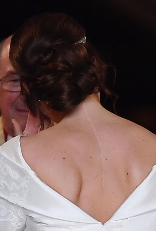 لهذا كانت الأميرة يوجين العروس الملكية البريطانية الوحيدة التي لم ترتدِ طرحة زفاف