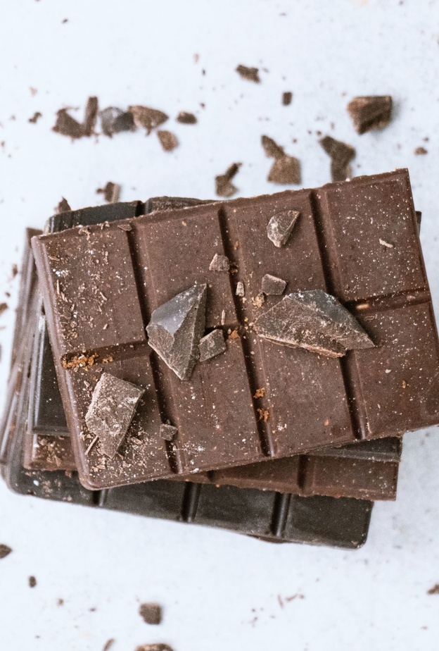 دراسة توضح العلاقة بين الشوكولاتة وأمراض القلب والسرطان