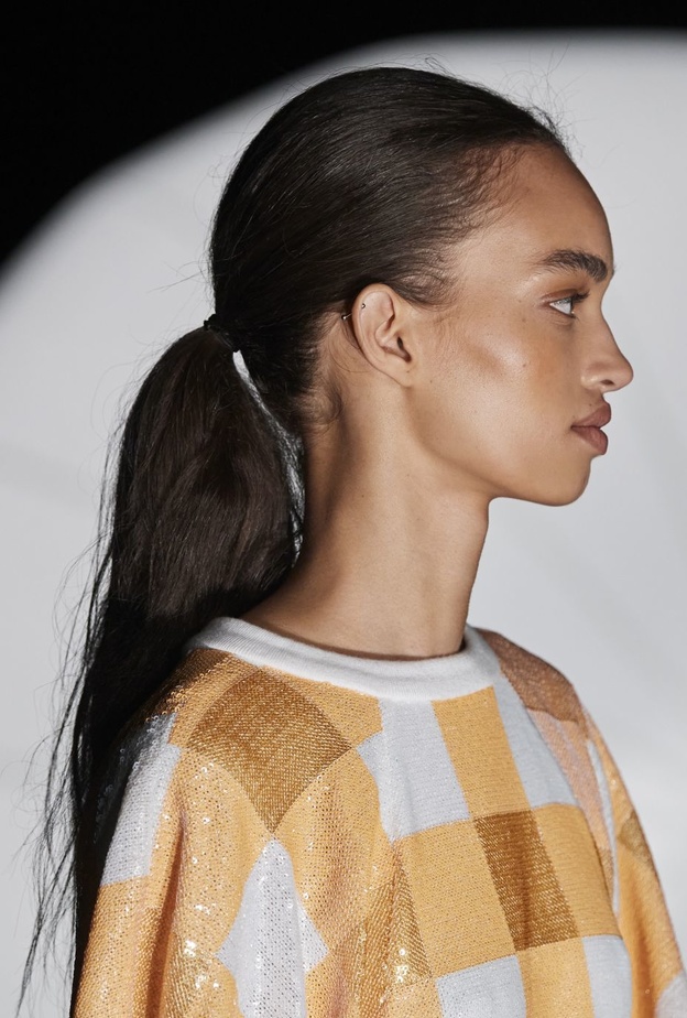 شعر طويل وصحي لإطلالة أكثر جاذبية بهذه الوصفات الطبيعية