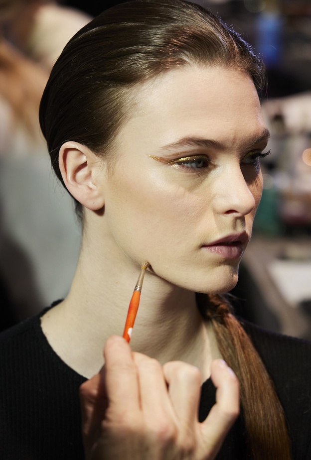 أخطاء خطيرة يجب تجنبها أثناء تطبيق المكياج بعد سن الثلاثين