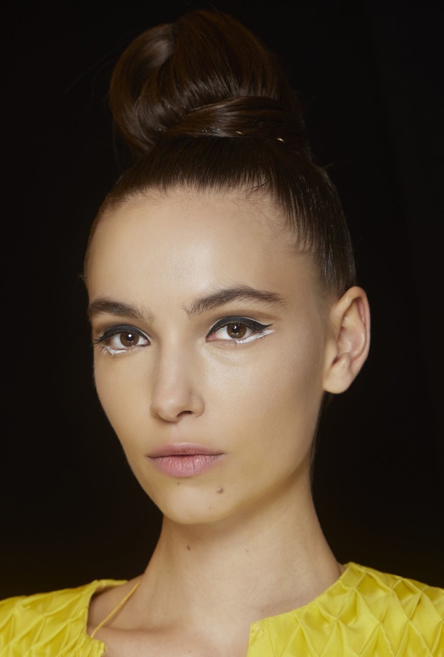 3 ألوان كحل تناسب رسمات العيون الصغيرة كيف تطبّقيها في صيف 2022