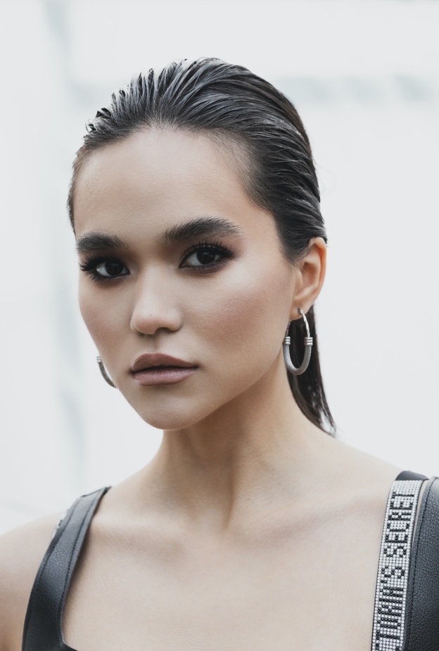 تسريحات شعر مبلل للصبايا في إجازة الصيف 2022