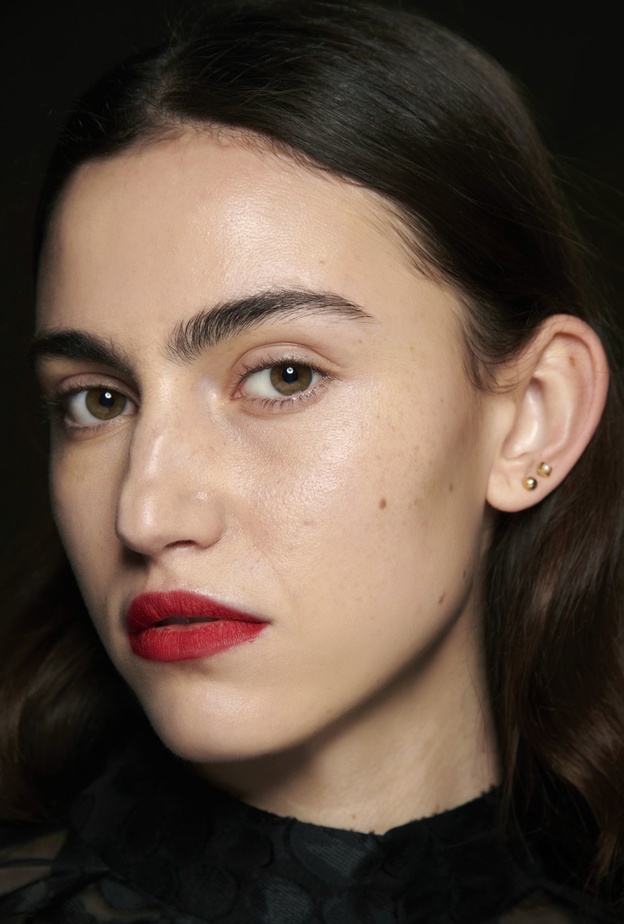 إليك أفضل وصفات طبيعية لشد جفن العين المترهل