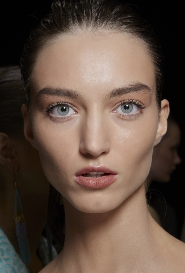 فوائد الفازلين للوجه وأفضل ماسكاته للحصول على بشرة نقية