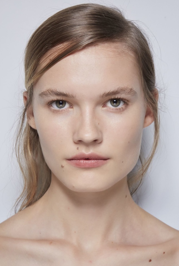 فوائد ماسك الخيار والنشا لتفتيح وشد بشرة الصبايا