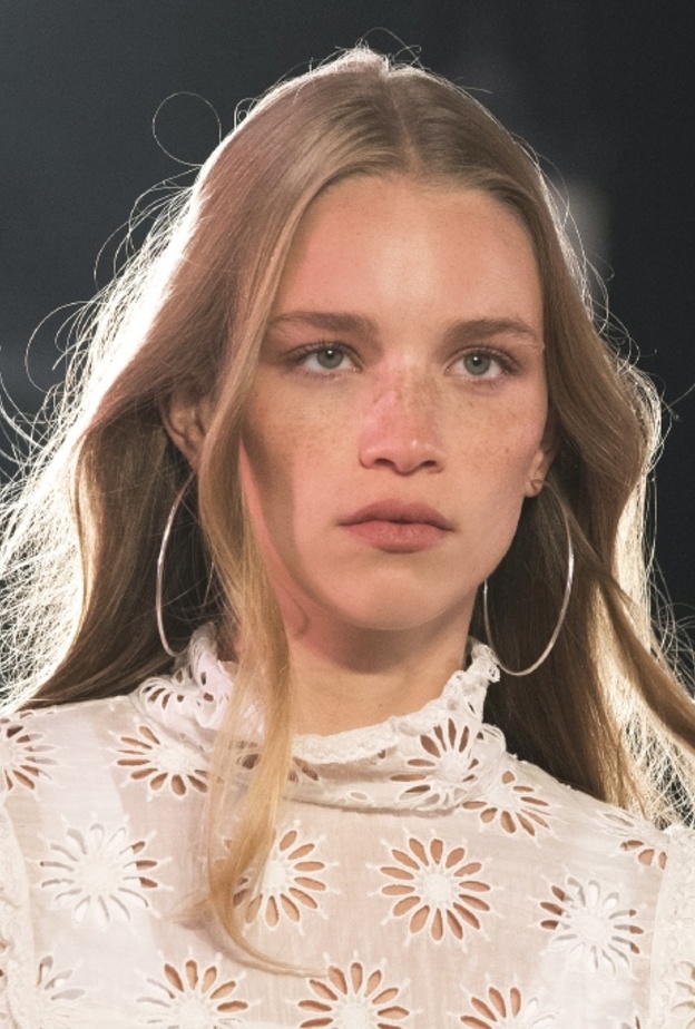 resized_1 رئيسية مادة خلطات طبيعية لإصلاح الشعر بعد تسريحات عيد الفطر