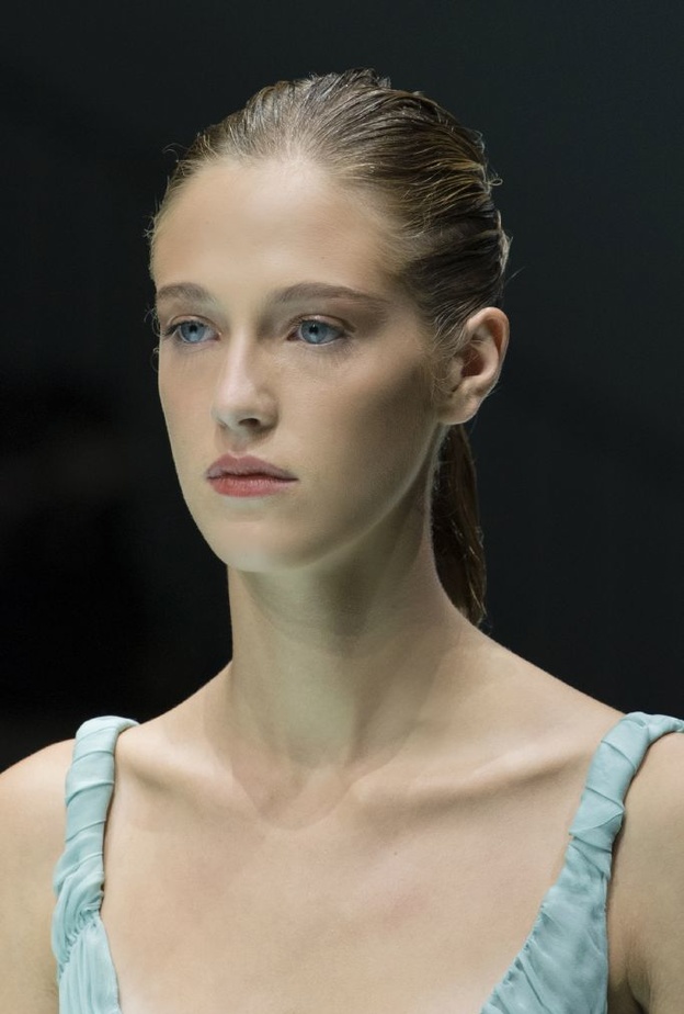 خلطات طبيعية لنضارة بشرة الصبايا في فترة الإمتحانات