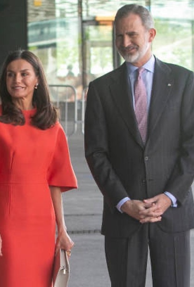 الملك فيليب والملكة ليتيزيا يسلمان جوائز البحث الوطنية لعام 2021