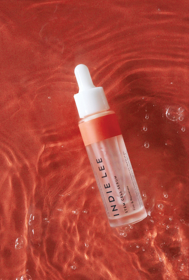 اكتشفي Indie Lee's Stem Cell Serum لبشرة مشدودة و مثالية