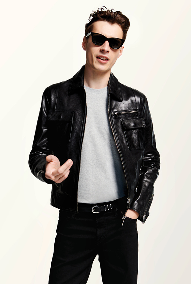 منصّة The Outnet تقدم حملتها الجديدة الخاصة بالملابس الرجالية لموسم الربيع