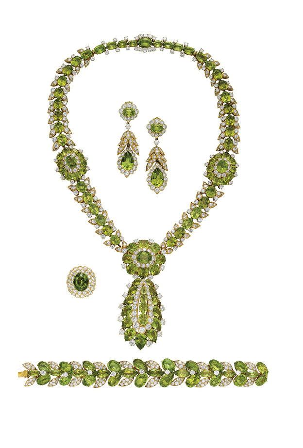  دار فان كليف أند آربلز ترفع الستارة عن مجموعة خلابة من الإبداعات المرصعة بالأحجار الكريمة الخضراء في الشرق الأوسط