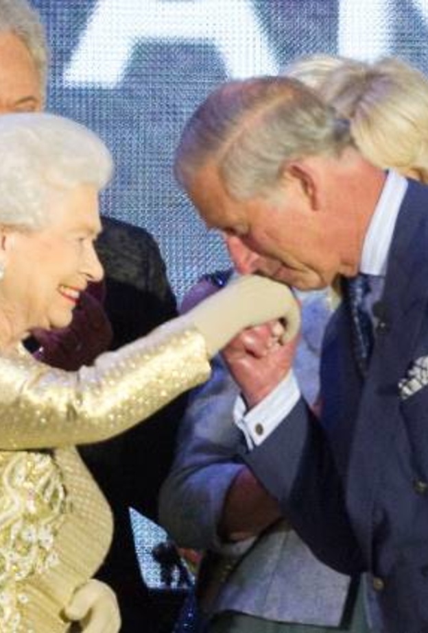 تعرف على الهدية التي قدمها الأمير تشارلز للملكة بمناسبة احتفالات اليوبيل البلاتيني للملكة