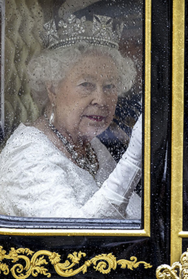 ملكة بريطانيا تستعد للقيام بظهور علني الأسبوع المقبل