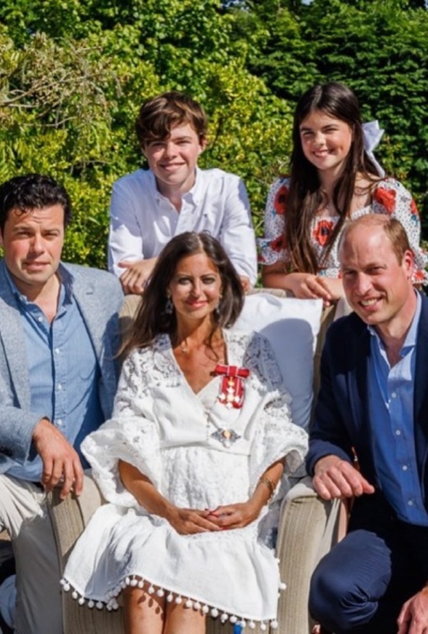 لهذا السبب اختير الأمير وليام ليقدم وسام الفروسية لديبورا جيمس