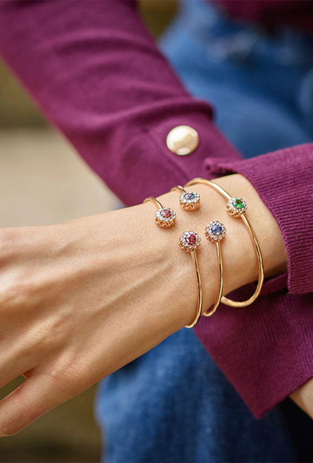 أجمل الأساور المرصعة بالأحجار الكريمة الزرقاء