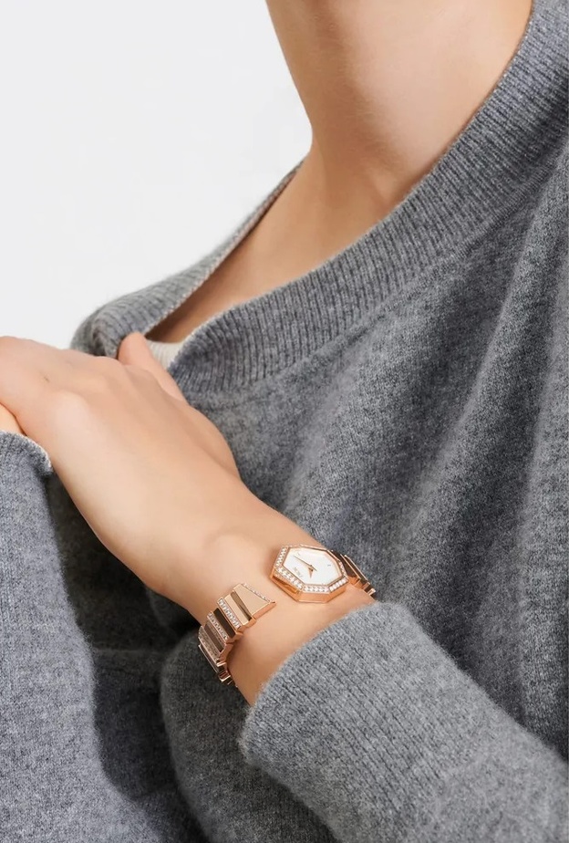 أجمل الساعات ذات أقراص الساعة المصنوعة بعرق اللؤلؤ