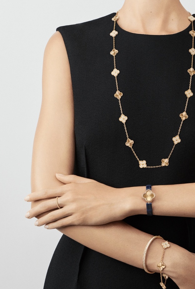 أجمل موديلات ساعات من الذهب الأصفر مناسبة للصيف