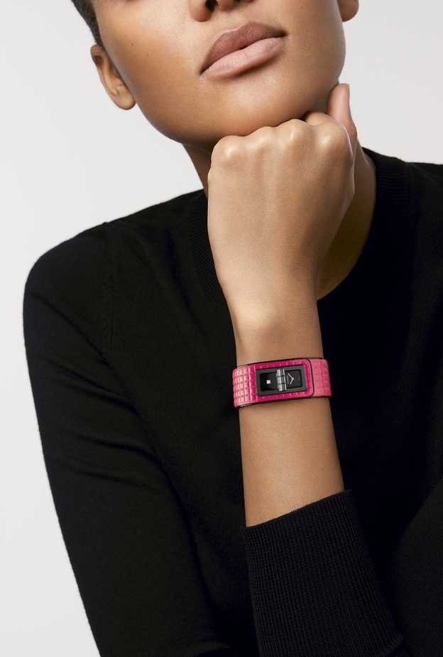 أروع الساعات النسائية الفخمة ذات الأساور العريضة