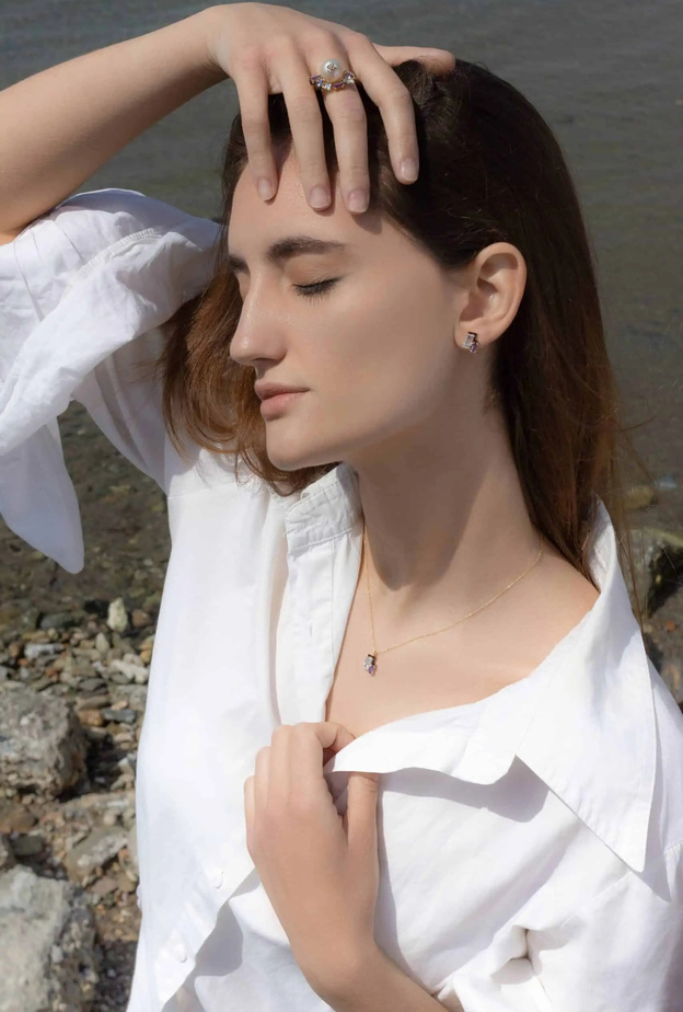 أروع المجوهرات المرصعة بأحجار الإيوليت