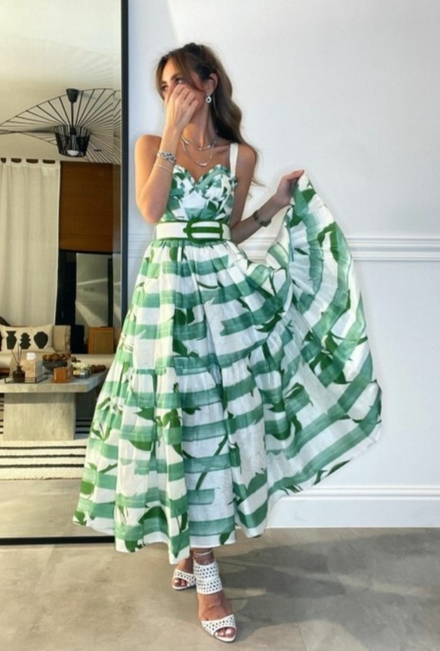 اطلالات الإجازة الصيفية بلمسات عصرية متنوعة من وحي الفاشينيستا السعودية "عالية خليل"