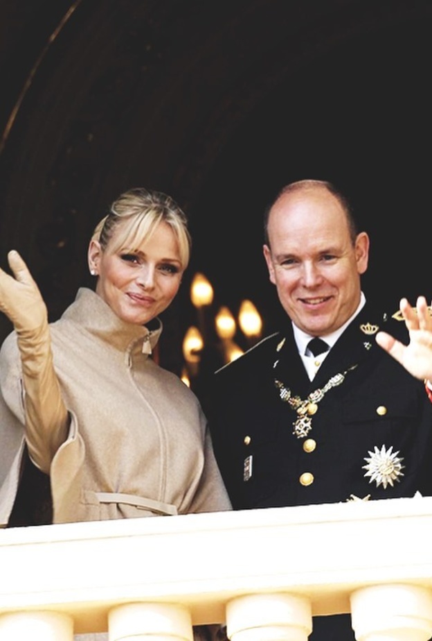 الأمير يصف فترة غياب زوجته بالقاسية