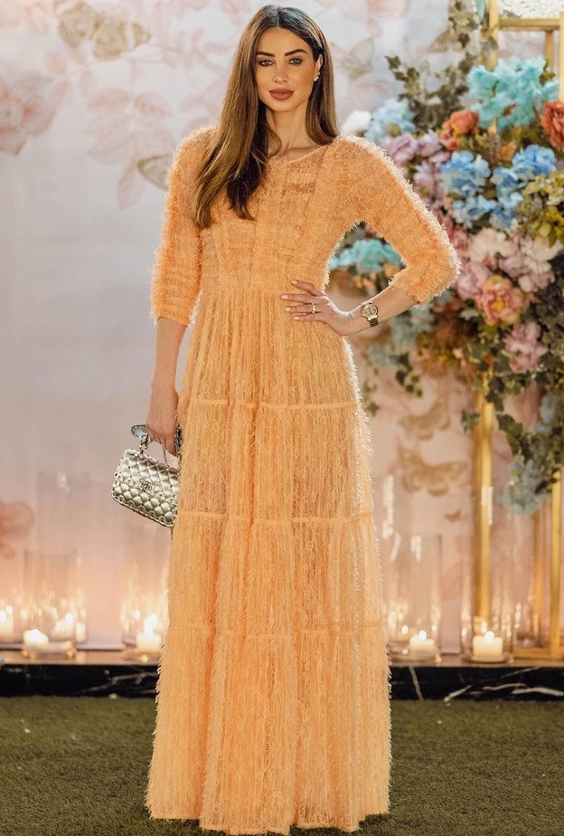 إطلالات محتشمة للصبايا من وحي أنابيلا هلال