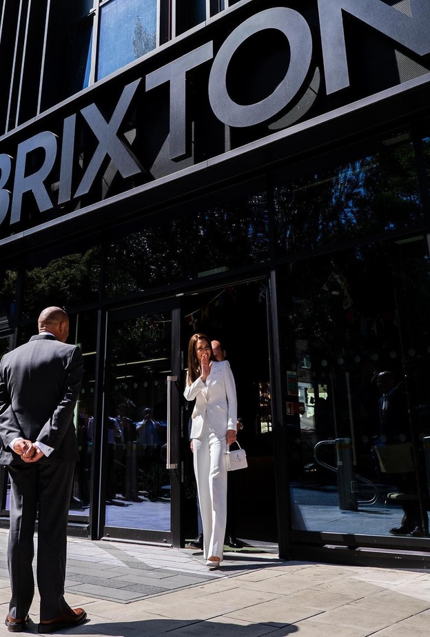 تألقت كيت ميدلتون بإطلالة مونوكروم أنيقة