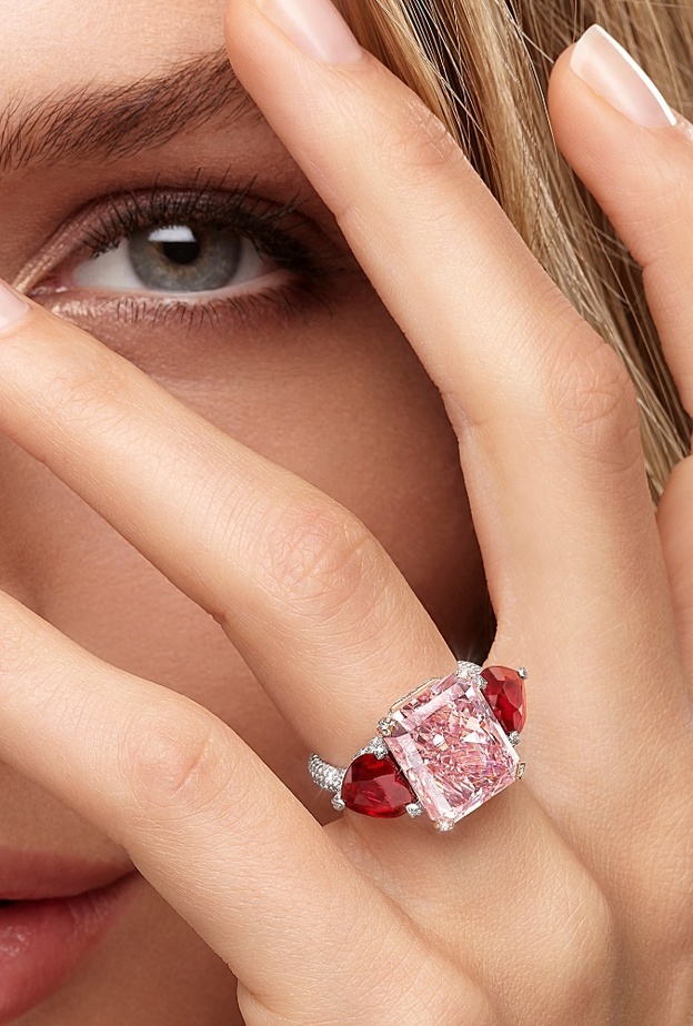 تعرفي على مجموعة إكسيبشنال ستونز الاستثنائية من شوبارد