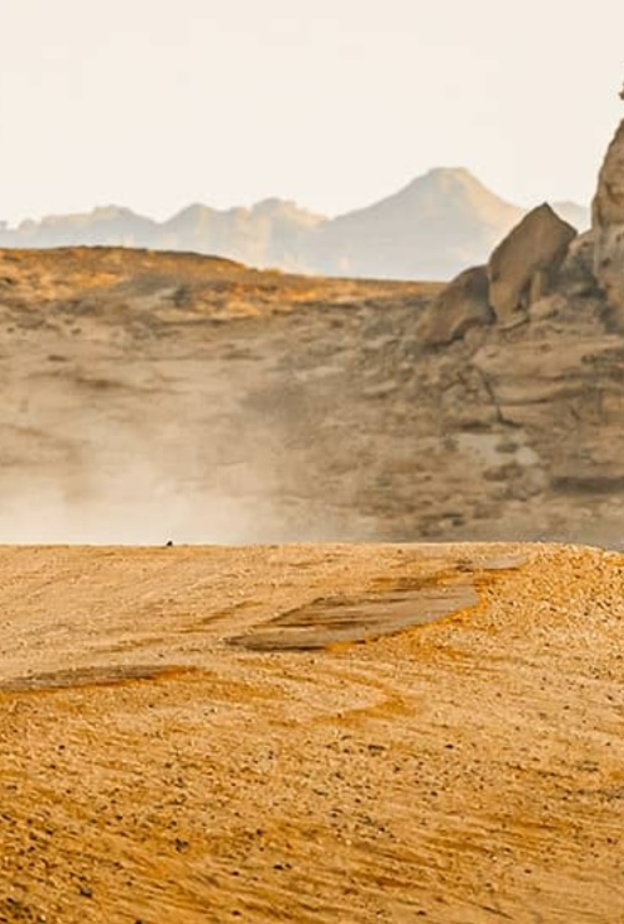 جولة سيارات اللاندروفر الكلاسيكية في الحِجر