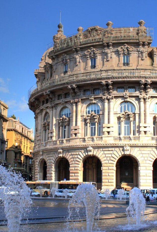 ساحة دي فيراري وجهة جذابة في جنوة بواسطة Davide Simonetti